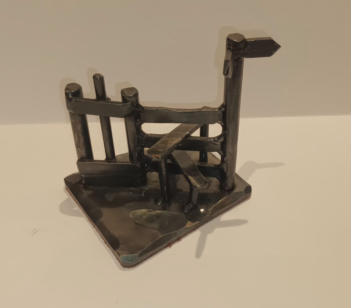 Stepping Style with dog gate No.23.01 by Peter Short