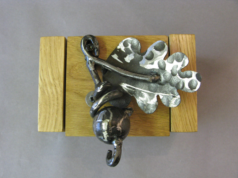 Oakleaf Mini Box, Maxine Hunt