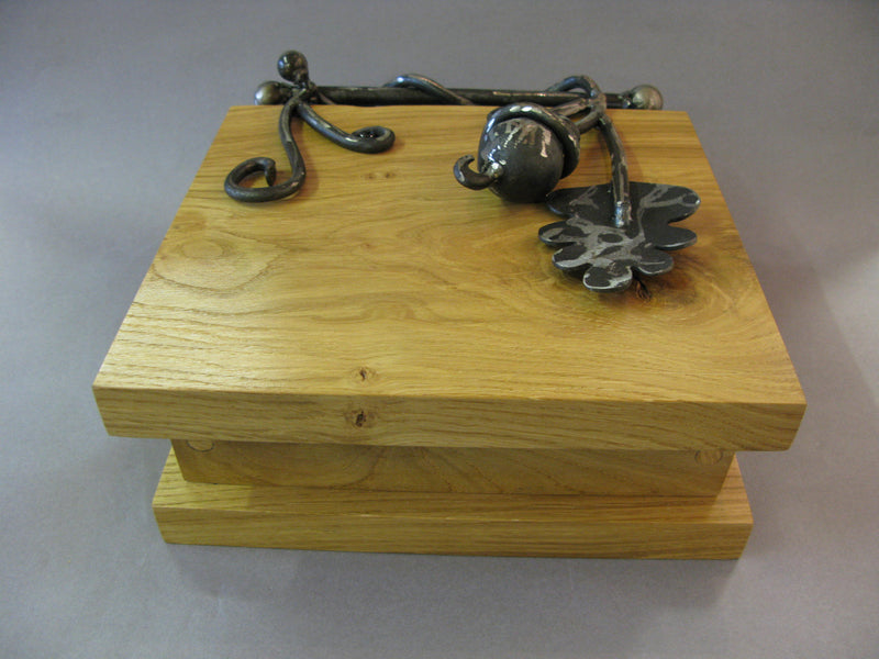 Oakleaf Keepsake Box, Maxine Hunt