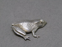 Frog brooch by Jess Lelong