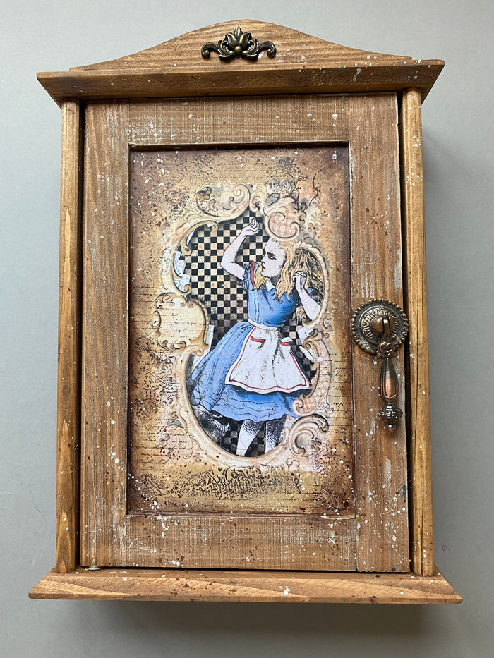 Jewellery / Key Box by Monika Maksym featuring Artwork from Alice in Wonderland (MM85)