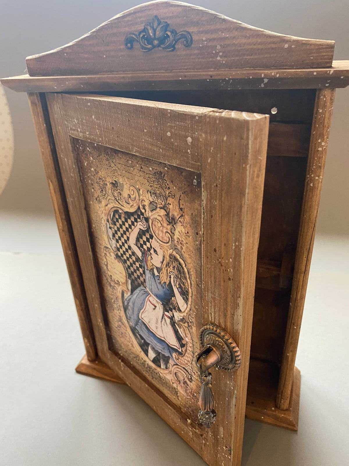 Jewellery / Key Box by Monika Maksym featuring Artwork from Alice in Wonderland (MM85)