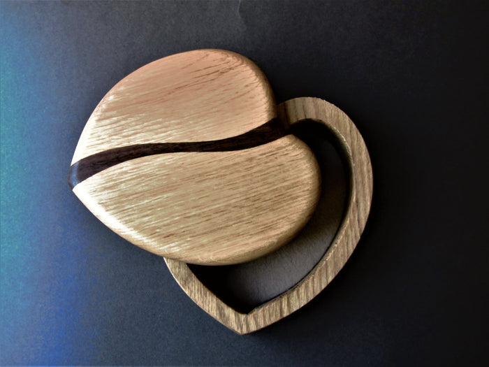 Wooden Swing Lid Box by Martin Stephenson